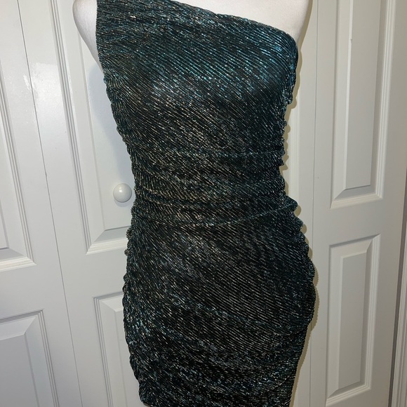 Lulus Dresses & Skirts - Lulu's One-Shoulder Black and Green Dress